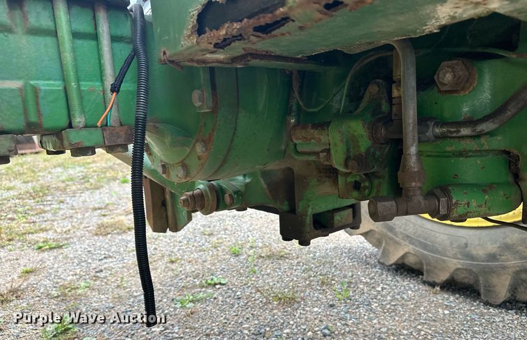 image for item DT6401 1983 John Deere 2950 tractor