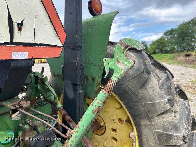 image for item DT6401 1983 John Deere 2950 tractor