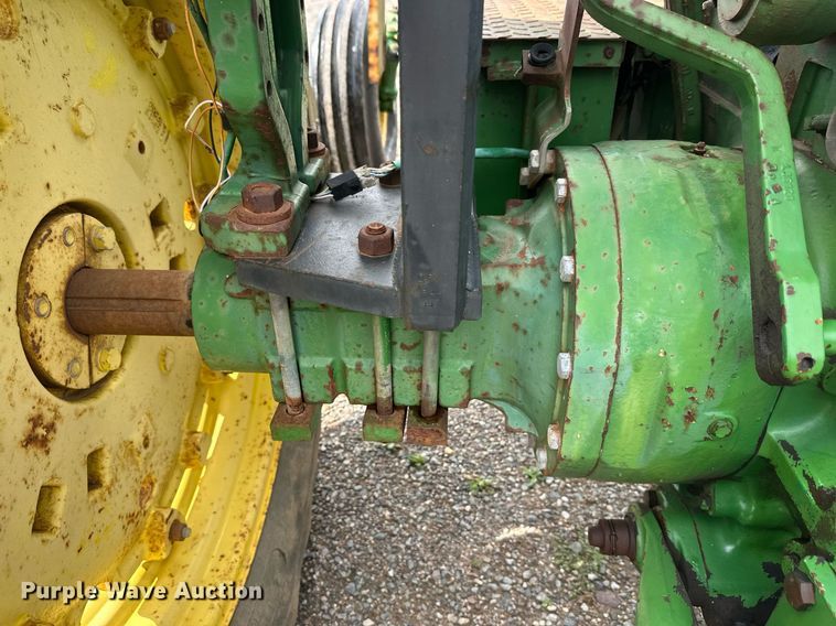 image for item DT6401 1983 John Deere 2950 tractor