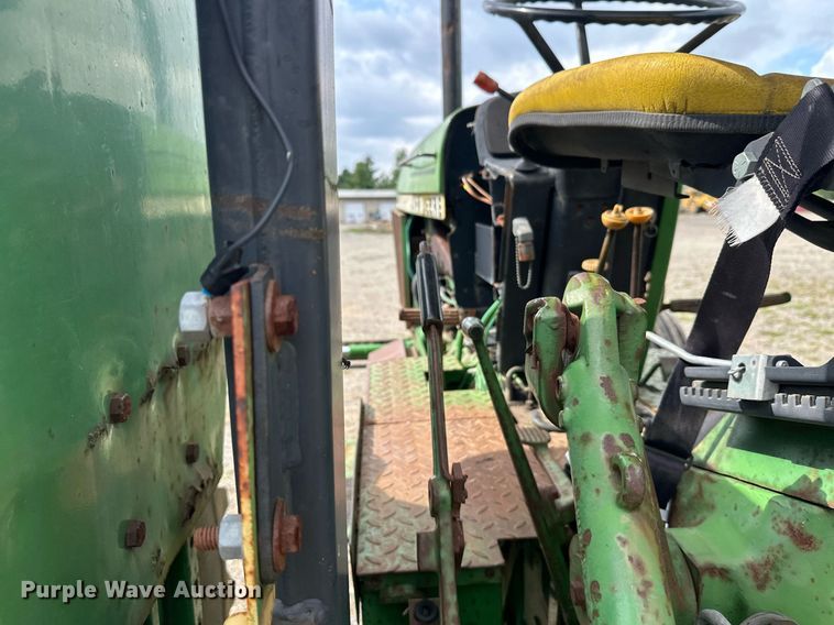 image for item DT6401 1983 John Deere 2950 tractor