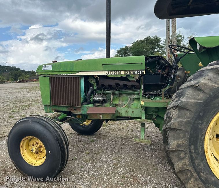 image for item DT6401 1983 John Deere 2950 tractor