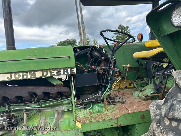 image for item DT6401 1983 John Deere 2950 tractor