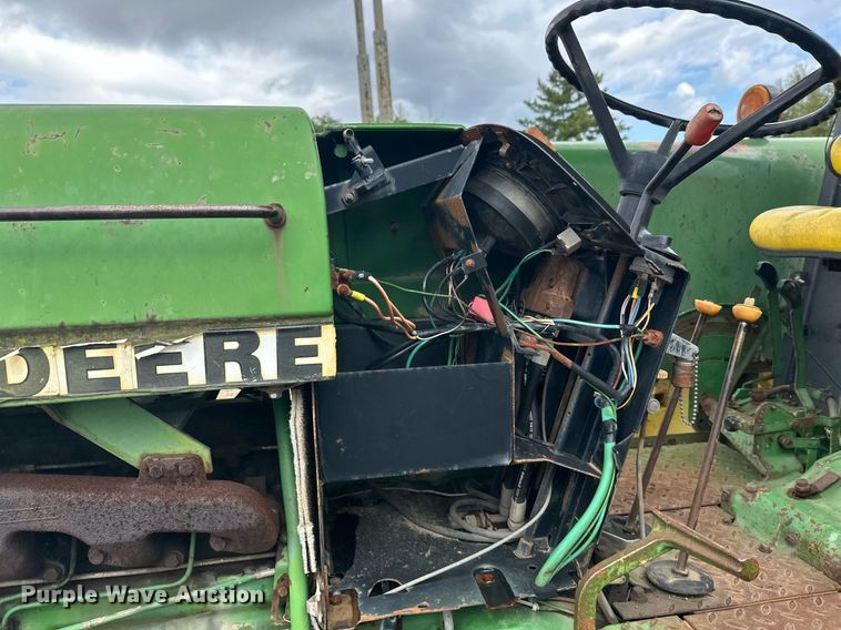 image for item DT6401 1983 John Deere 2950 tractor