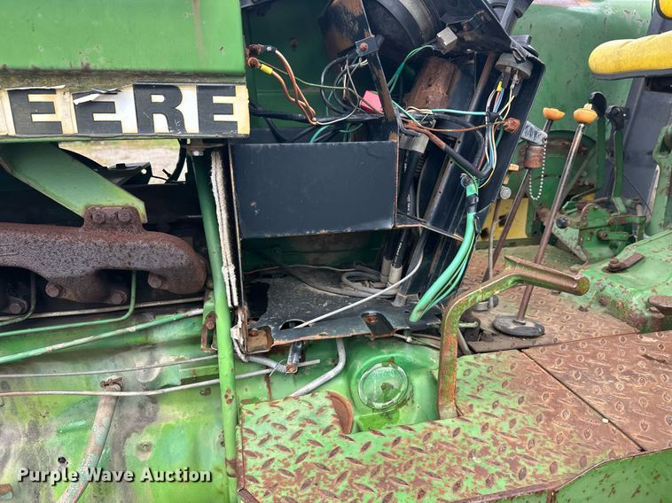 image for item DT6401 1983 John Deere 2950 tractor