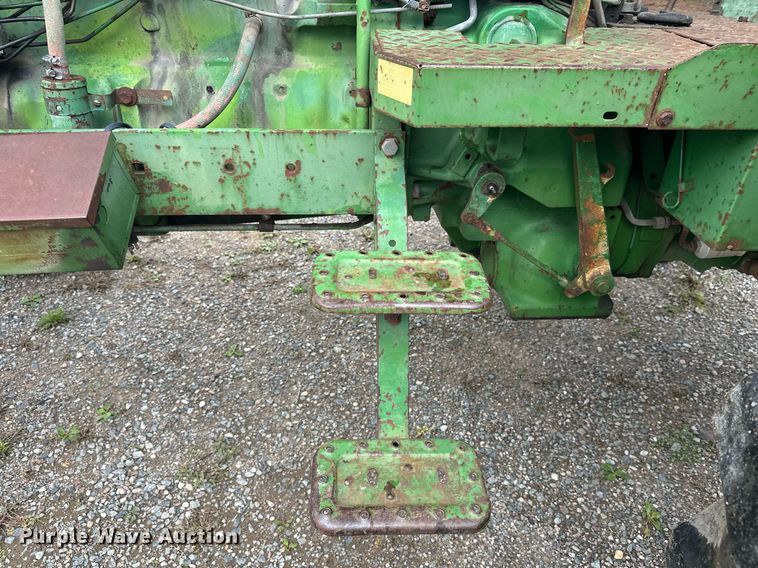 image for item DT6401 1983 John Deere 2950 tractor