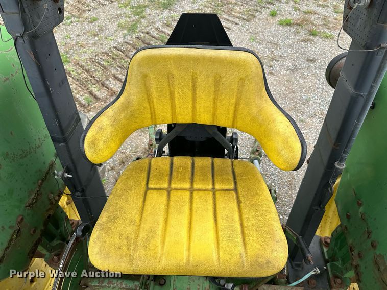 image for item DT6401 1983 John Deere 2950 tractor