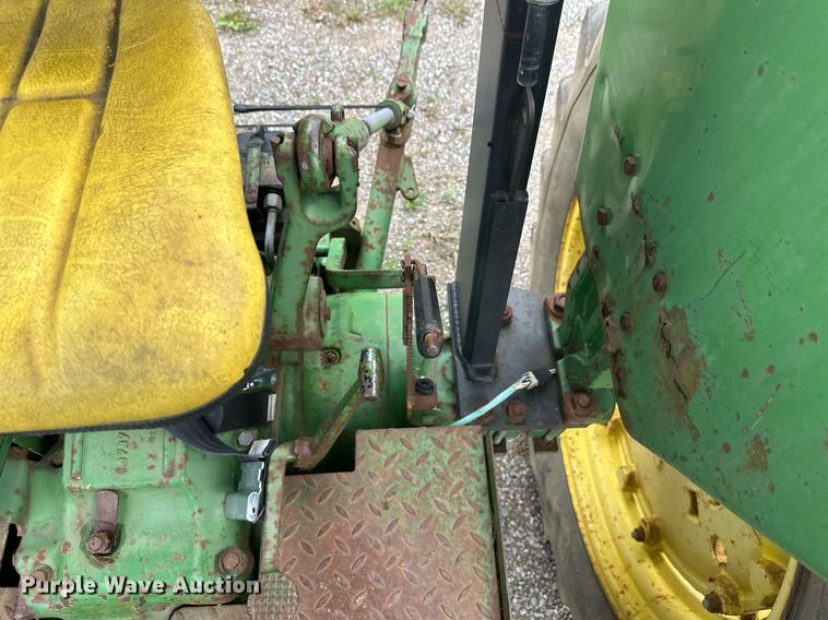 image for item DT6401 1983 John Deere 2950 tractor