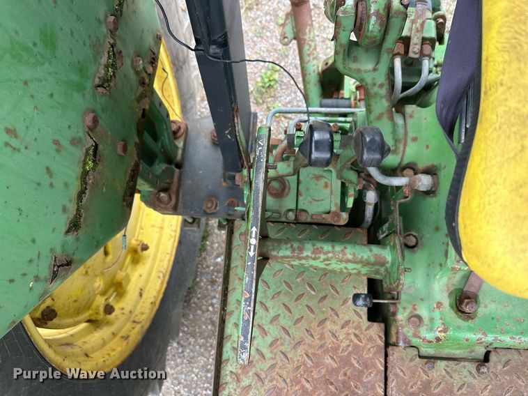 image for item DT6401 1983 John Deere 2950 tractor