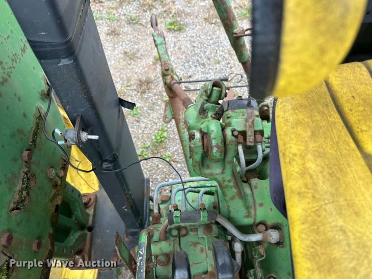 image for item DT6401 1983 John Deere 2950 tractor