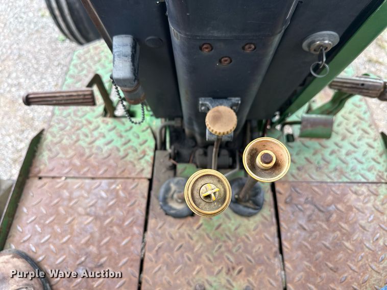 image for item DT6401 1983 John Deere 2950 tractor