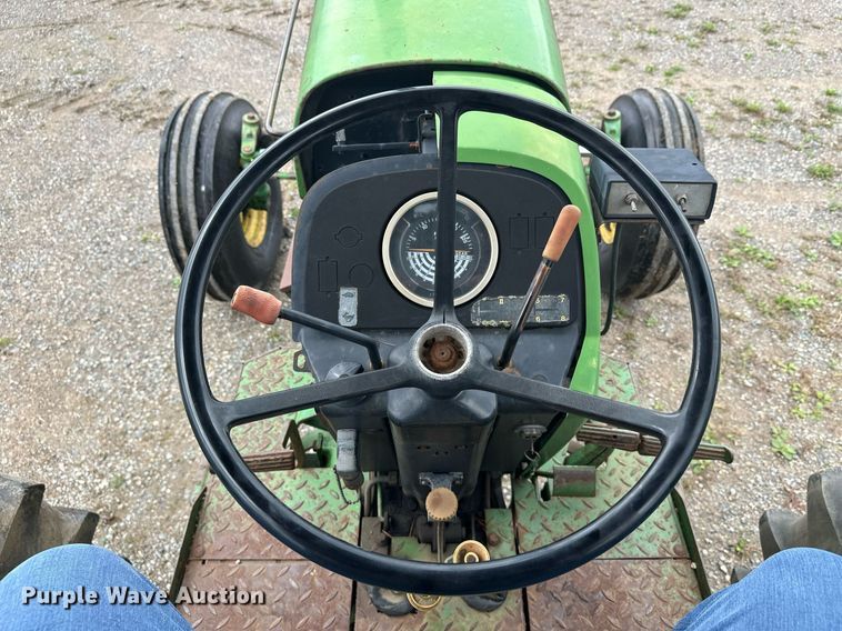 image for item DT6401 1983 John Deere 2950 tractor