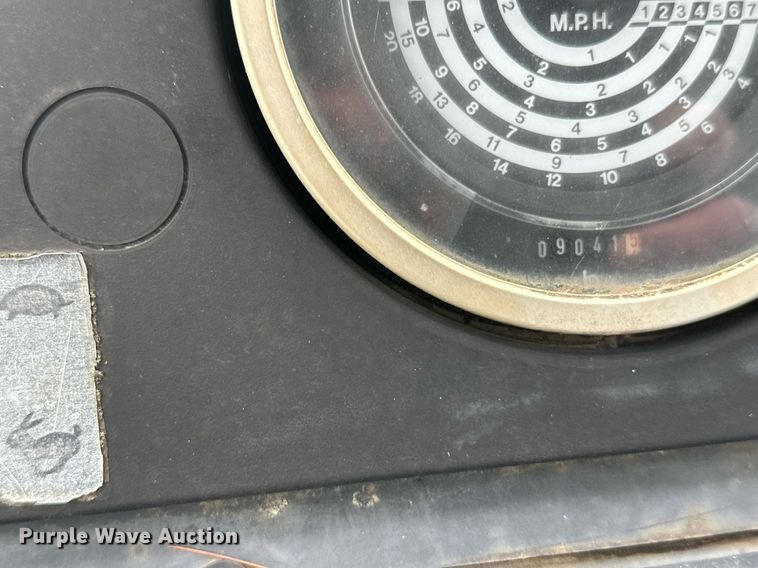 image for item DT6401 1983 John Deere 2950 tractor