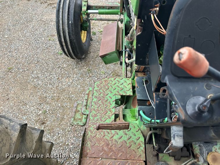 image for item DT6401 1983 John Deere 2950 tractor