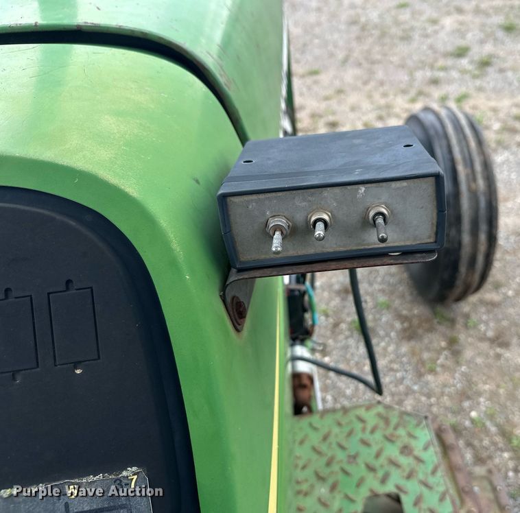 image for item DT6401 1983 John Deere 2950 tractor