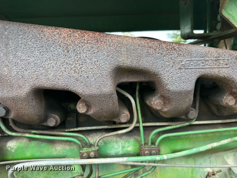 image for item DT6401 1983 John Deere 2950 tractor