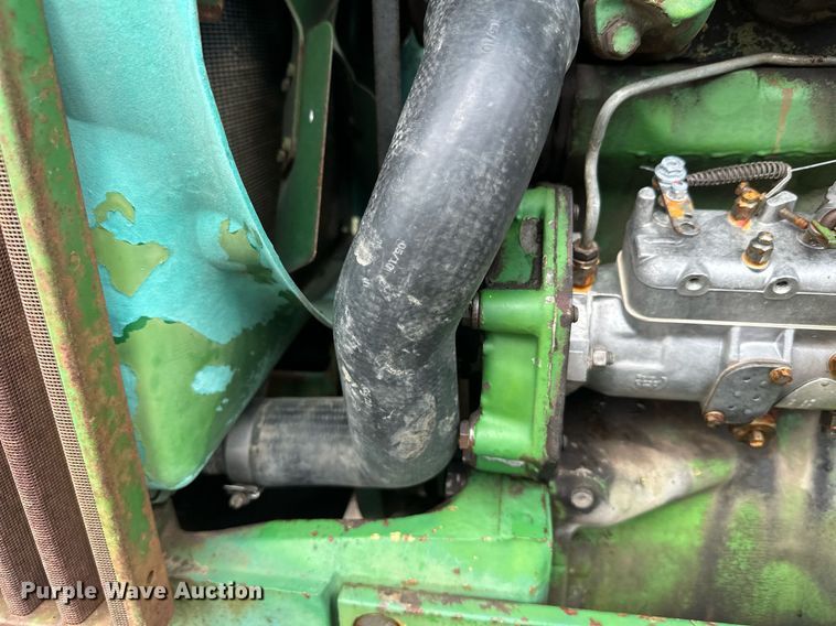 image for item DT6401 1983 John Deere 2950 tractor