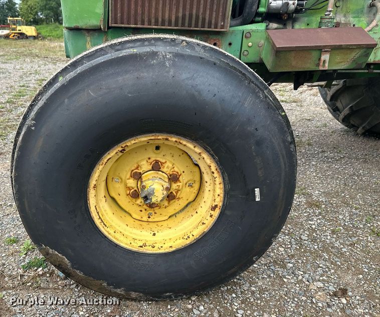 image for item DT6401 1983 John Deere 2950 tractor
