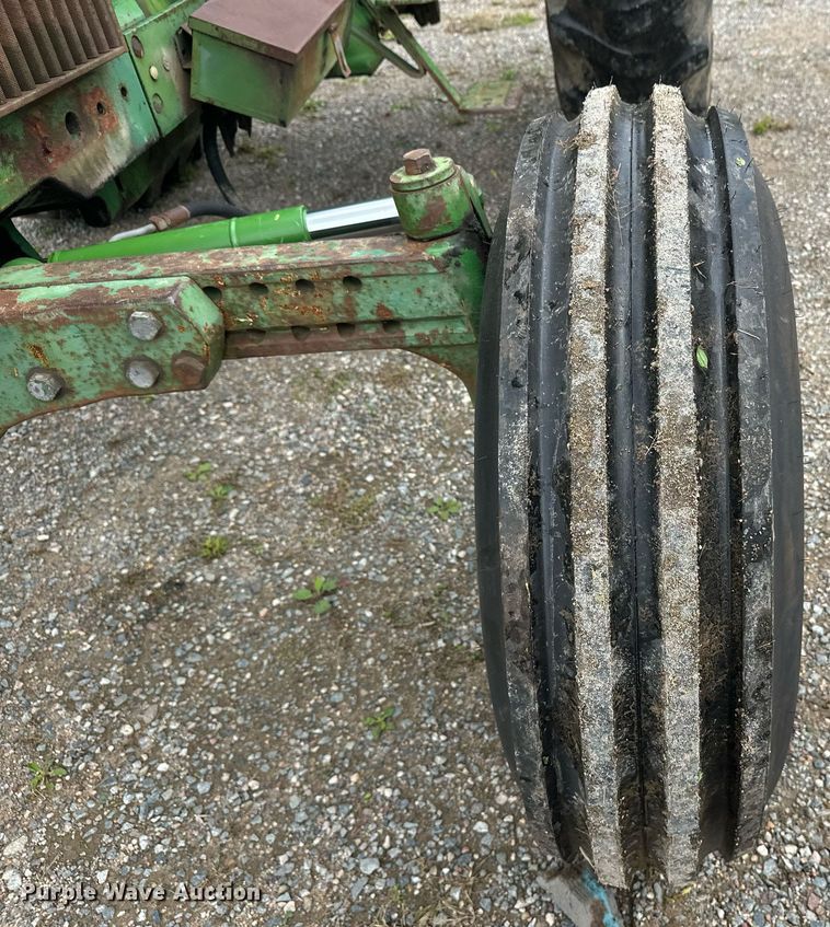 image for item DT6401 1983 John Deere 2950 tractor