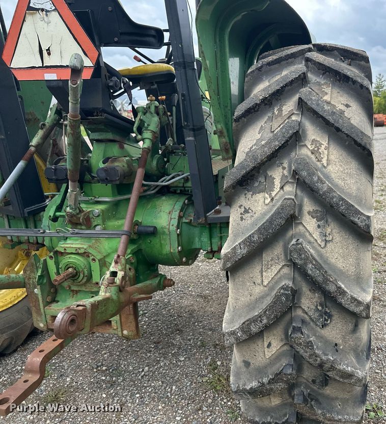 image for item DT6401 1983 John Deere 2950 tractor