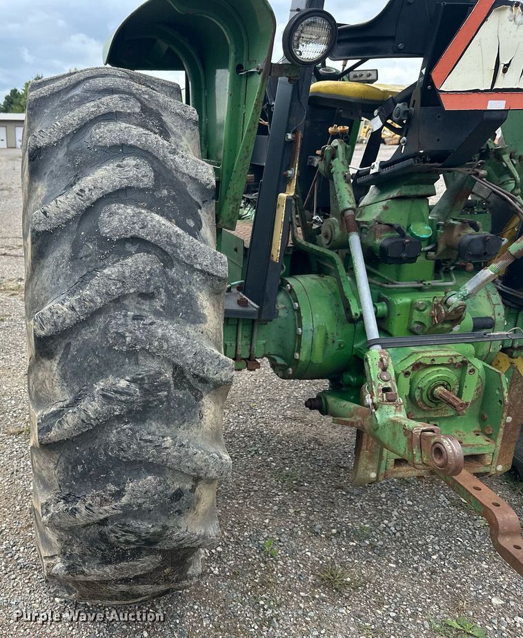 image for item DT6401 1983 John Deere 2950 tractor