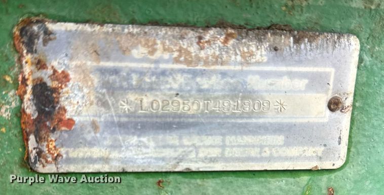 image for item DT6401 1983 John Deere 2950 tractor