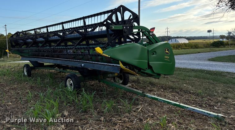 image for item DU1401 2004 John Deere 630F flex head