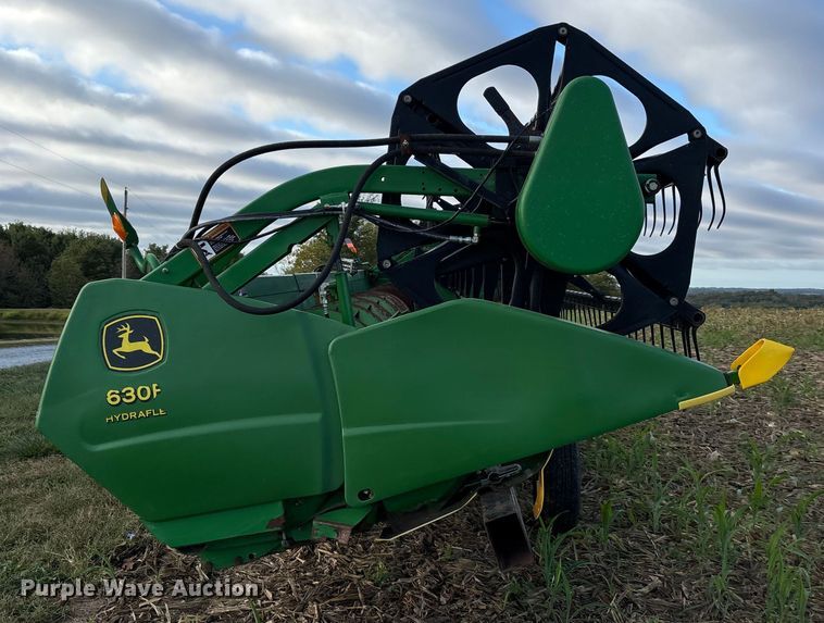 image for item DU1401 2004 John Deere 630F flex head