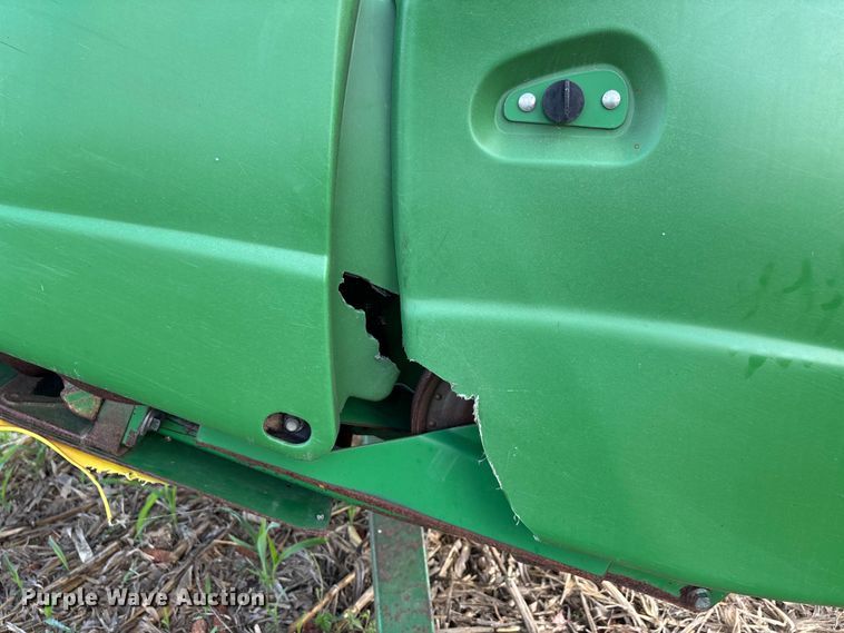 image for item DU1401 2004 John Deere 630F flex head