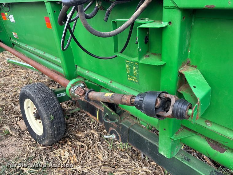 image for item DU1401 2004 John Deere 630F flex head