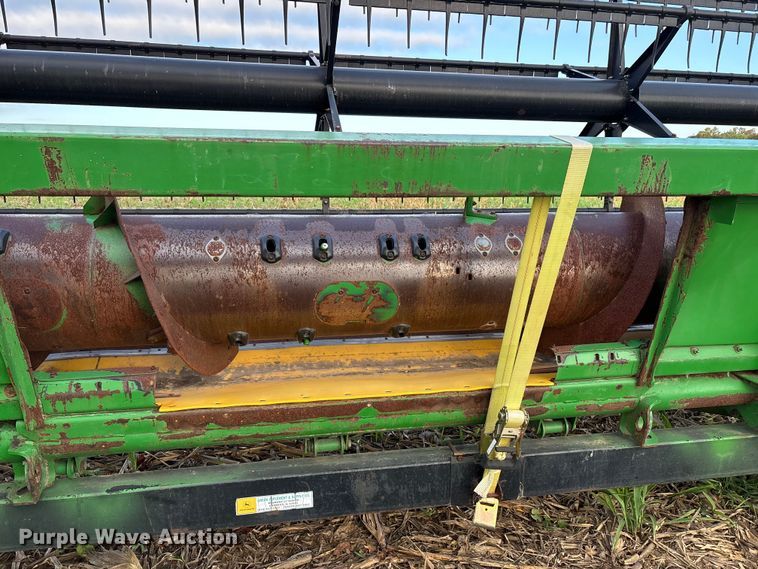 image for item DU1401 2004 John Deere 630F flex head