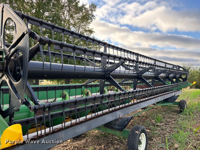 image for item DU1401 2004 John Deere 630F flex head