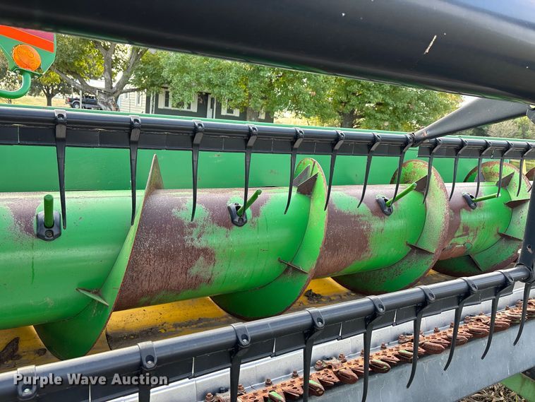 image for item DU1401 2004 John Deere 630F flex head