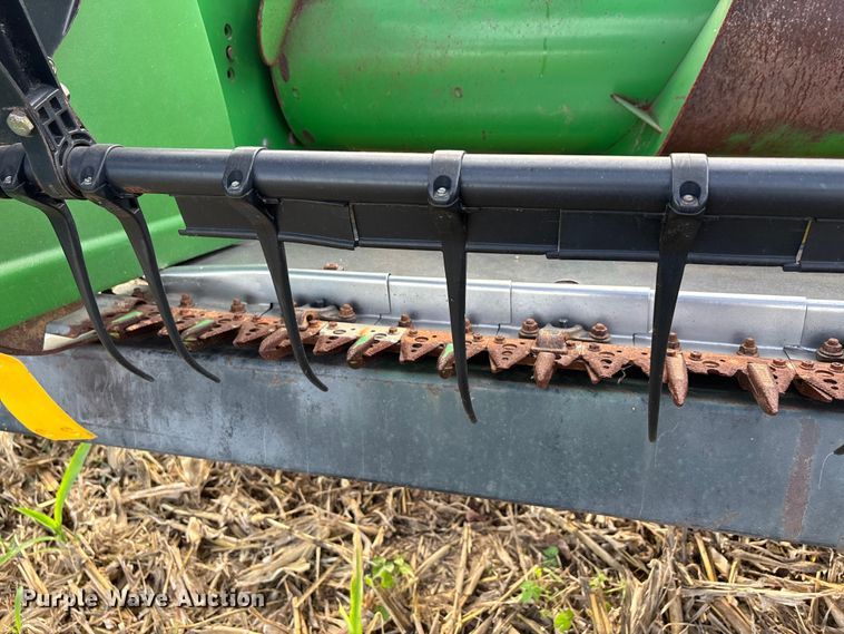 image for item DU1401 2004 John Deere 630F flex head