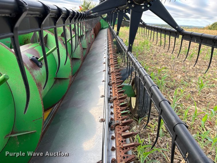 image for item DU1401 2004 John Deere 630F flex head