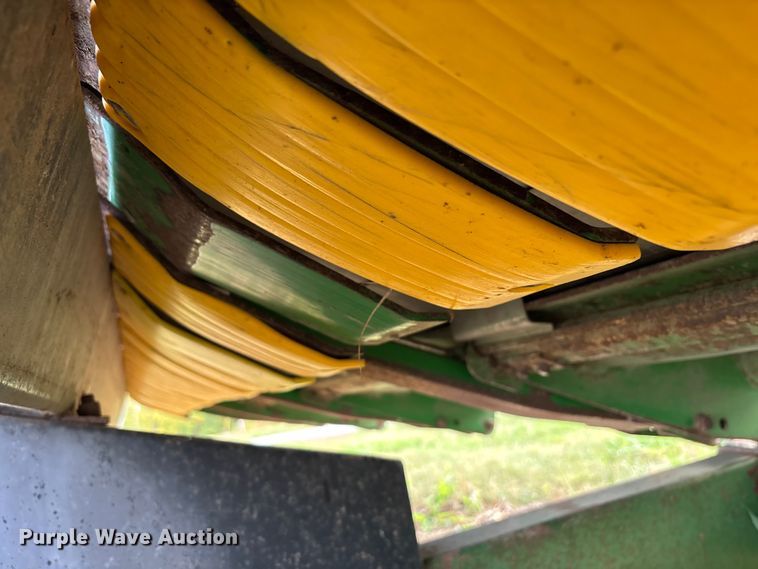 image for item DU1401 2004 John Deere 630F flex head