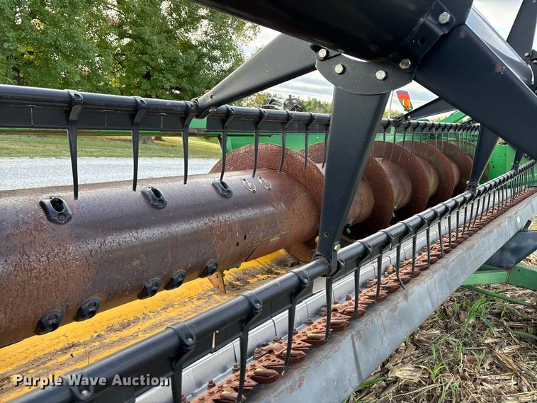 image for item DU1401 2004 John Deere 630F flex head