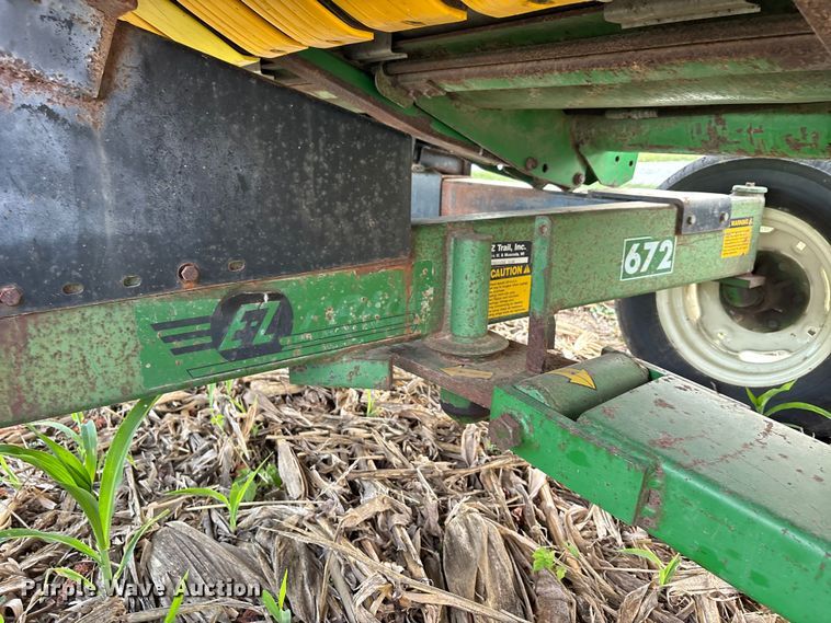 image for item DU1401 2004 John Deere 630F flex head