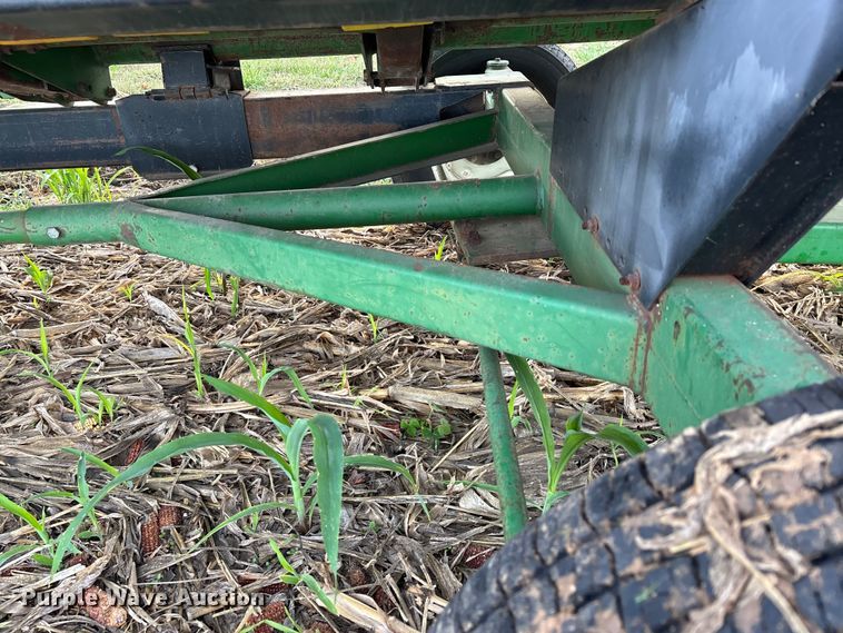 image for item DU1401 2004 John Deere 630F flex head