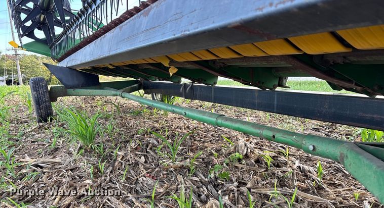 image for item DU1401 2004 John Deere 630F flex head