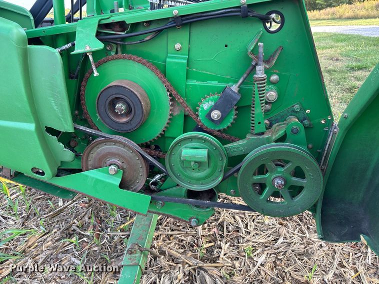 image for item DU1401 2004 John Deere 630F flex head