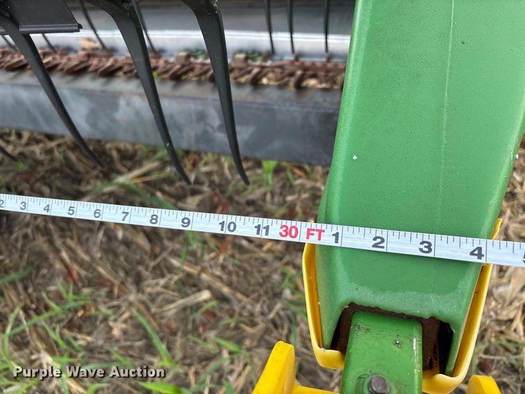 image for item DU1401 2004 John Deere 630F flex head