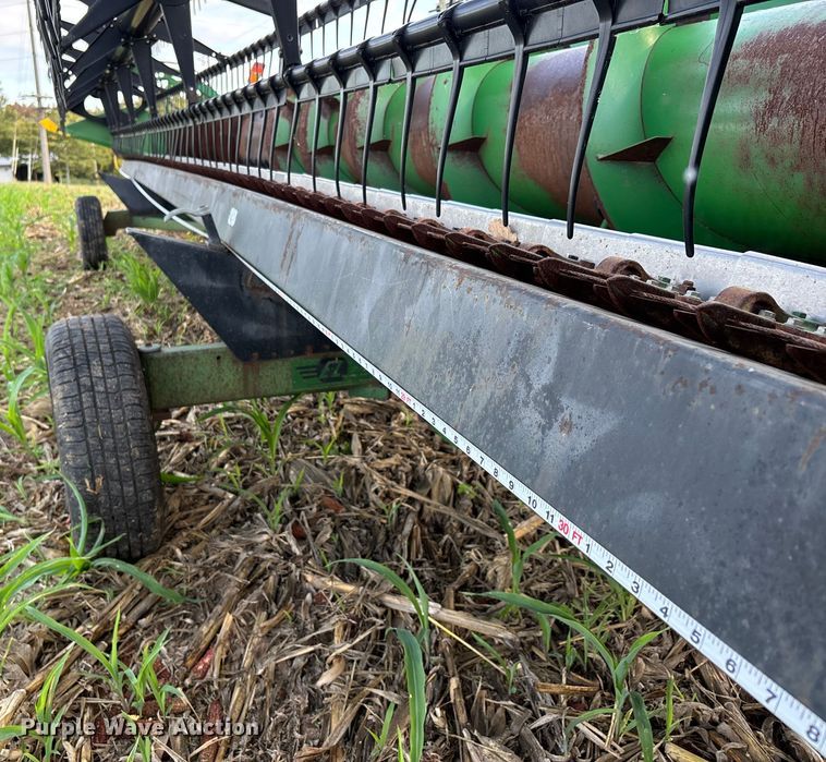 image for item DU1401 2004 John Deere 630F flex head