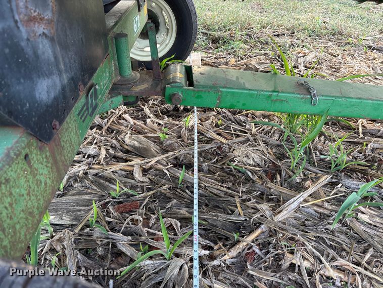 image for item DU1401 2004 John Deere 630F flex head