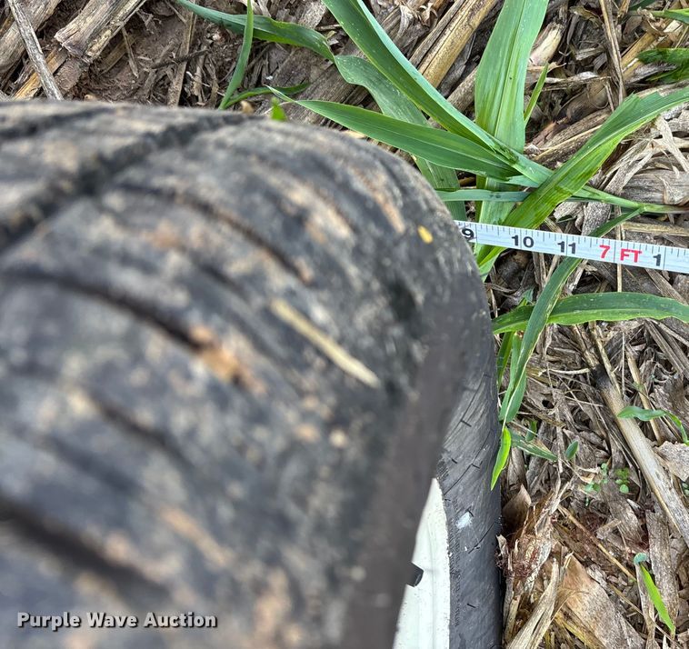 image for item DU1401 2004 John Deere 630F flex head