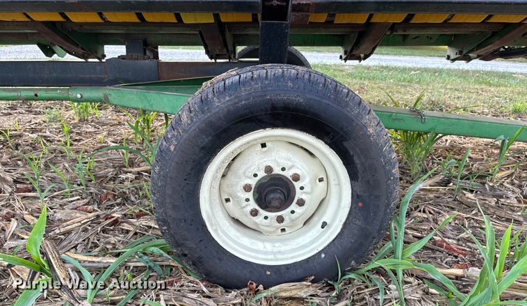 image for item DU1401 2004 John Deere 630F flex head