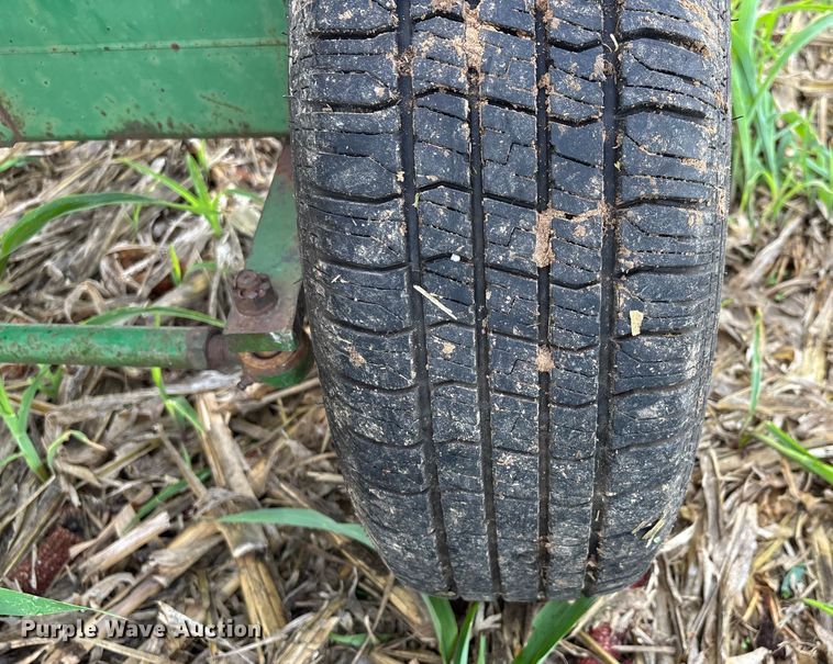 image for item DU1401 2004 John Deere 630F flex head