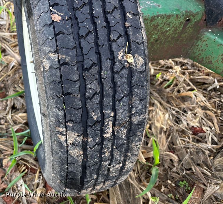 image for item DU1401 2004 John Deere 630F flex head