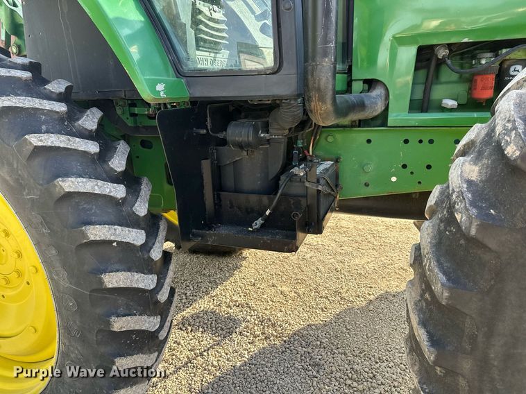 image for item DV0643 1996 John Deere 7400 MFWD tractor