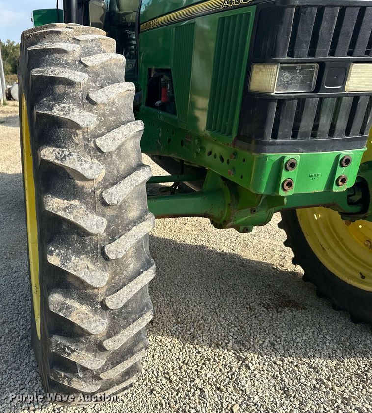 image for item DV0643 1996 John Deere 7400 MFWD tractor