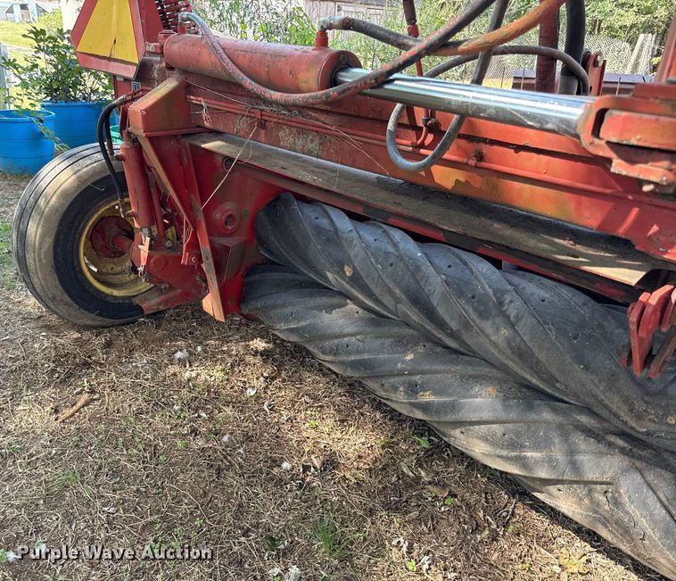 image for item DY8191 New holland 116 swather / windrower